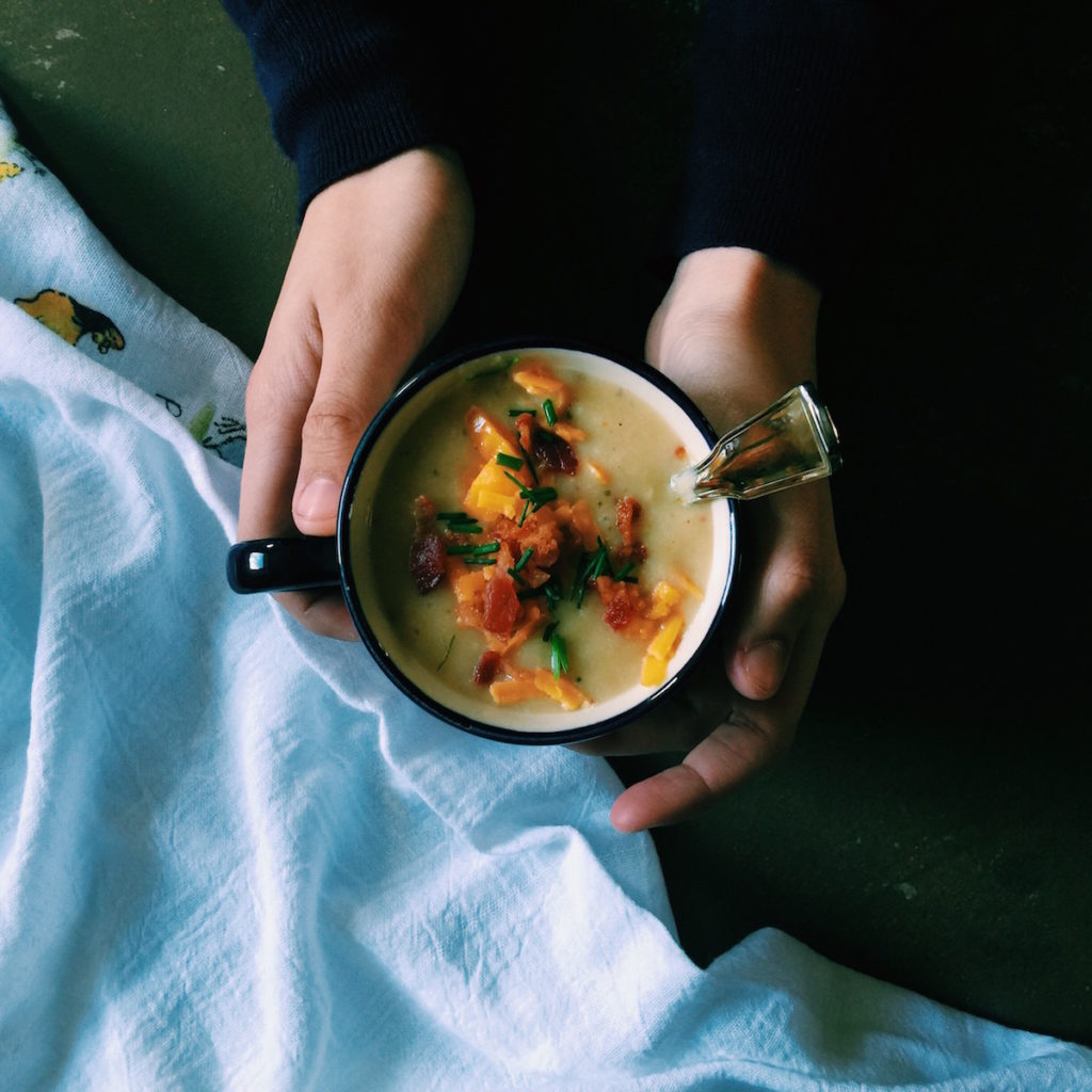 dirty baked potato soup | lightened up with loads of cauliflower, chicken broth + some greek yogurt | Recipe via DisplacedHousewife