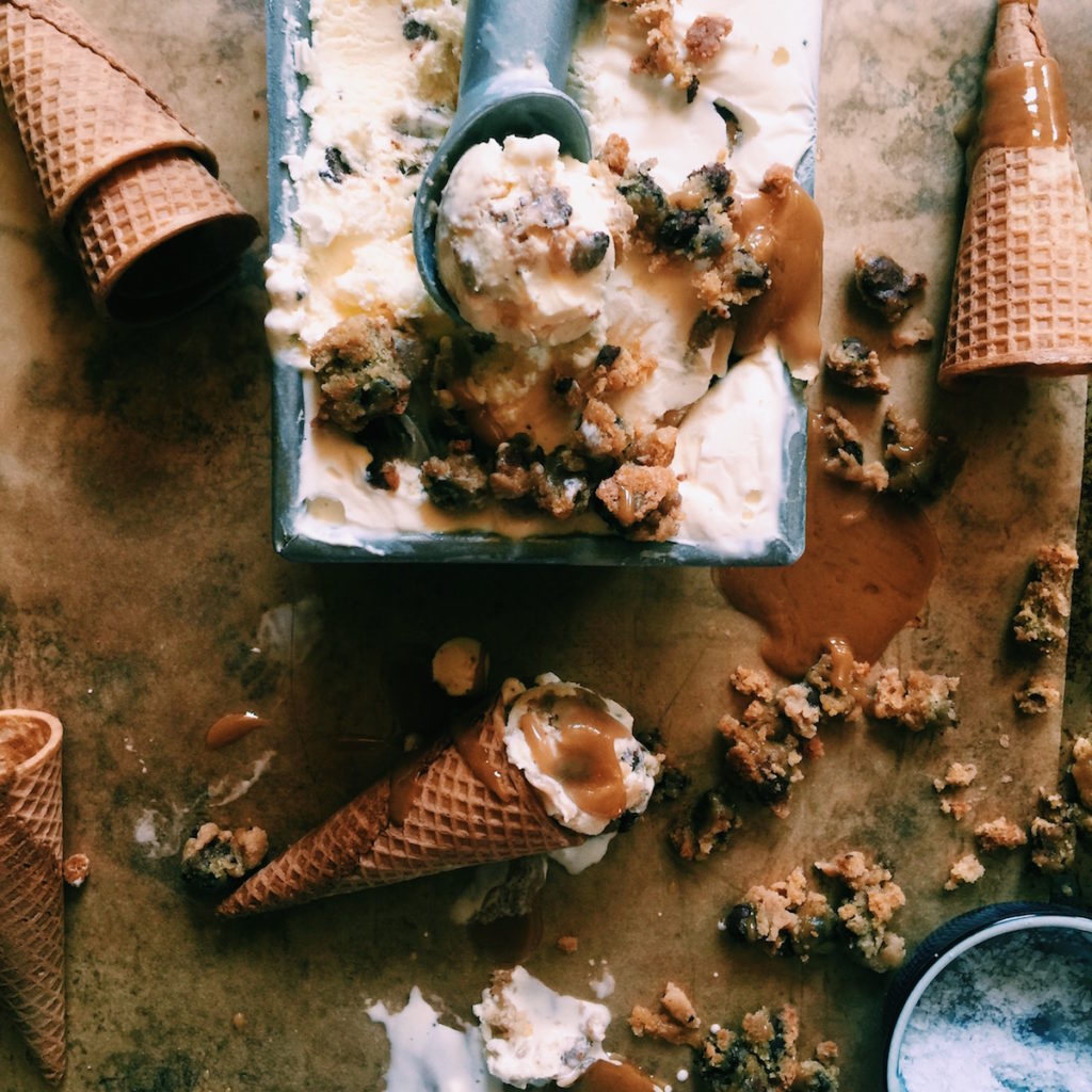 Salted Caramel Brown Butter Blondie Ice Cream | recipe via DisplacedHousewife | Tips + instructions with or w/out an ice cream maker!