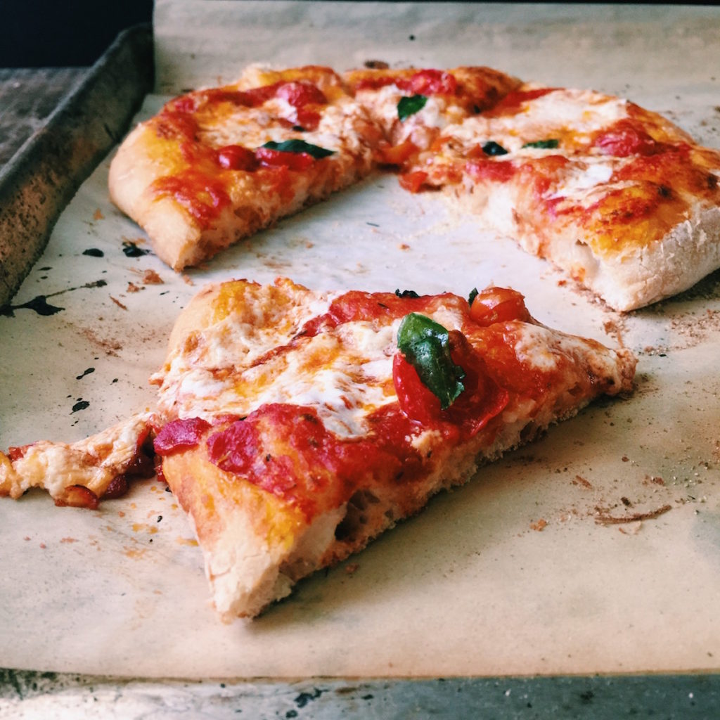 no-knead fridge pizza | recipe via displaced housewife #displacedhousewife #pizza