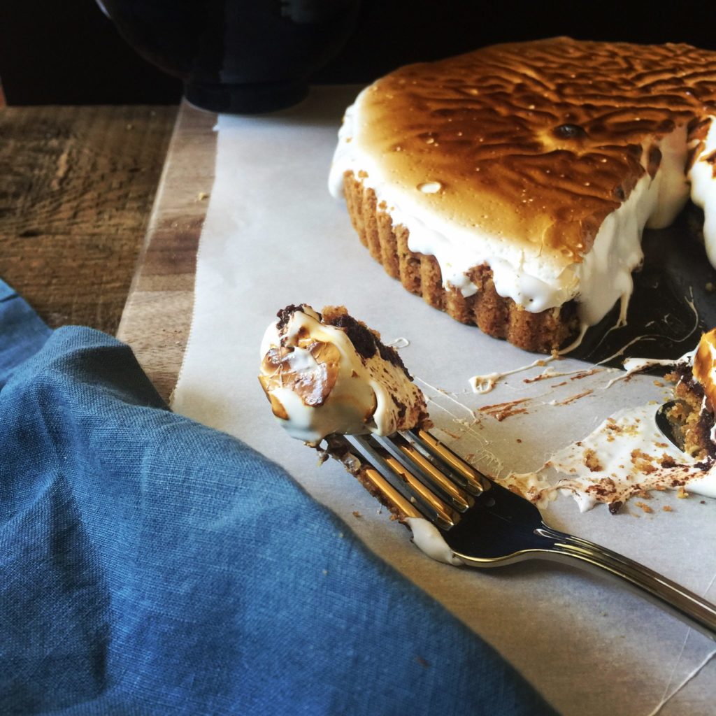 | s'more brownie tart with pecan-graham crust | recipe via DisplacedHousewife
