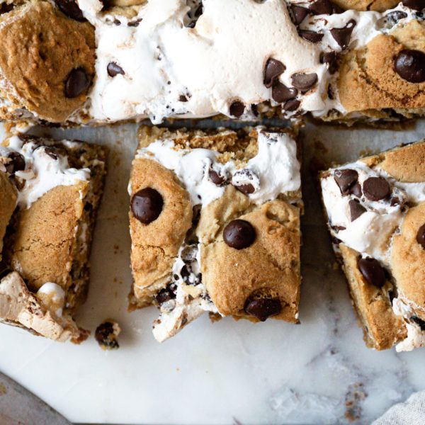 A close up of a s'mores cookie bar
