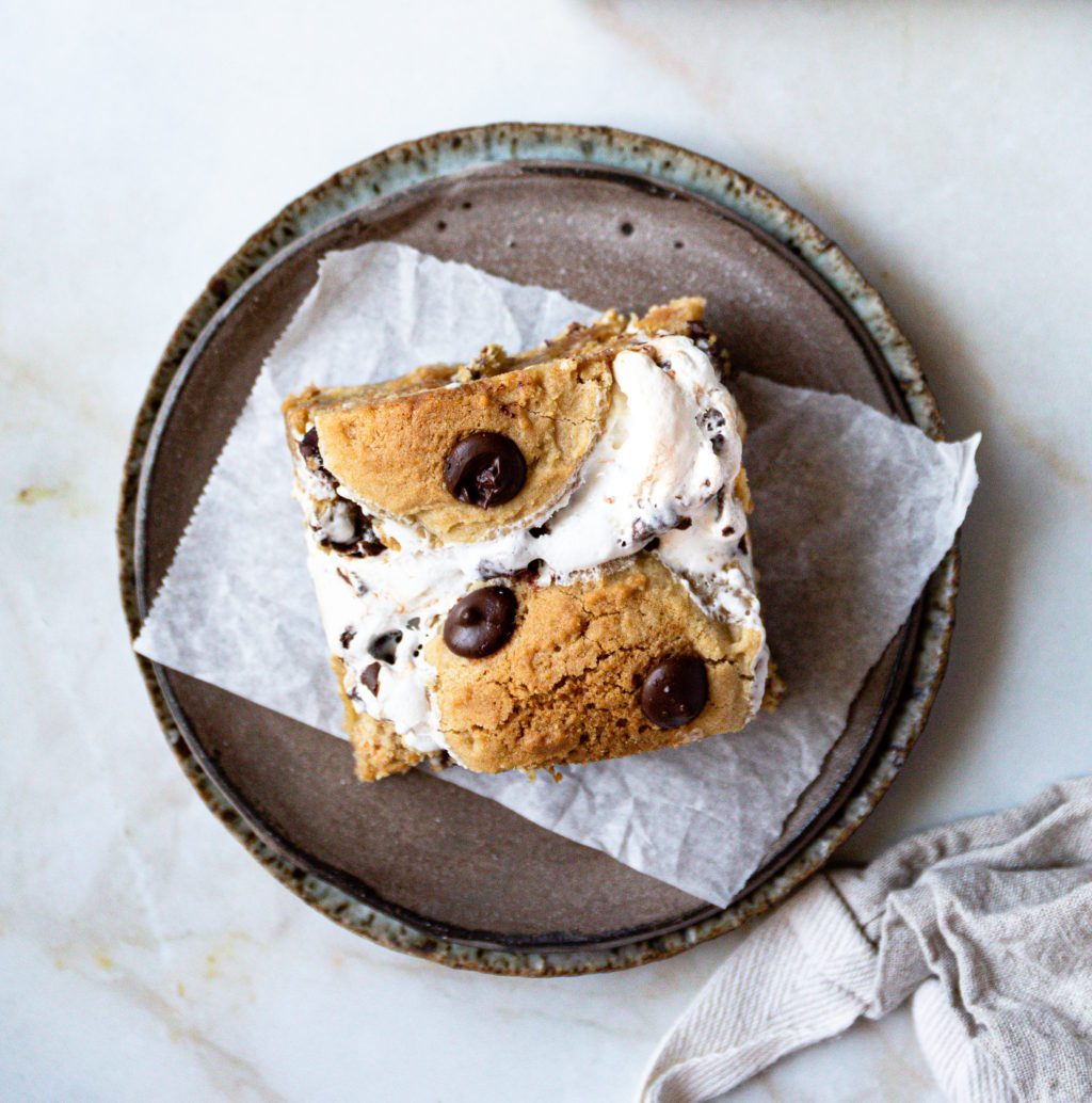 s'mores cookie bar on a plate